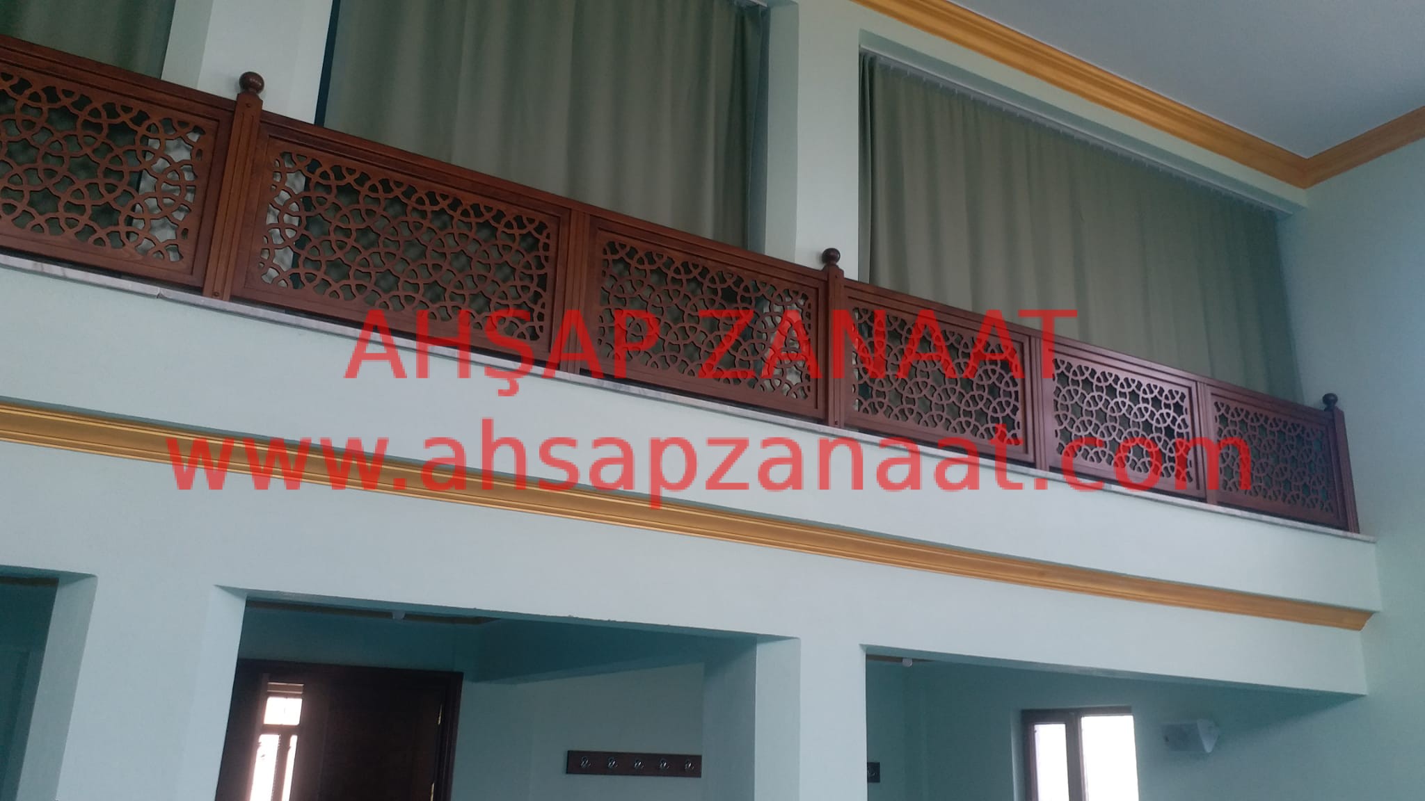 Cami ahşap korkuluk